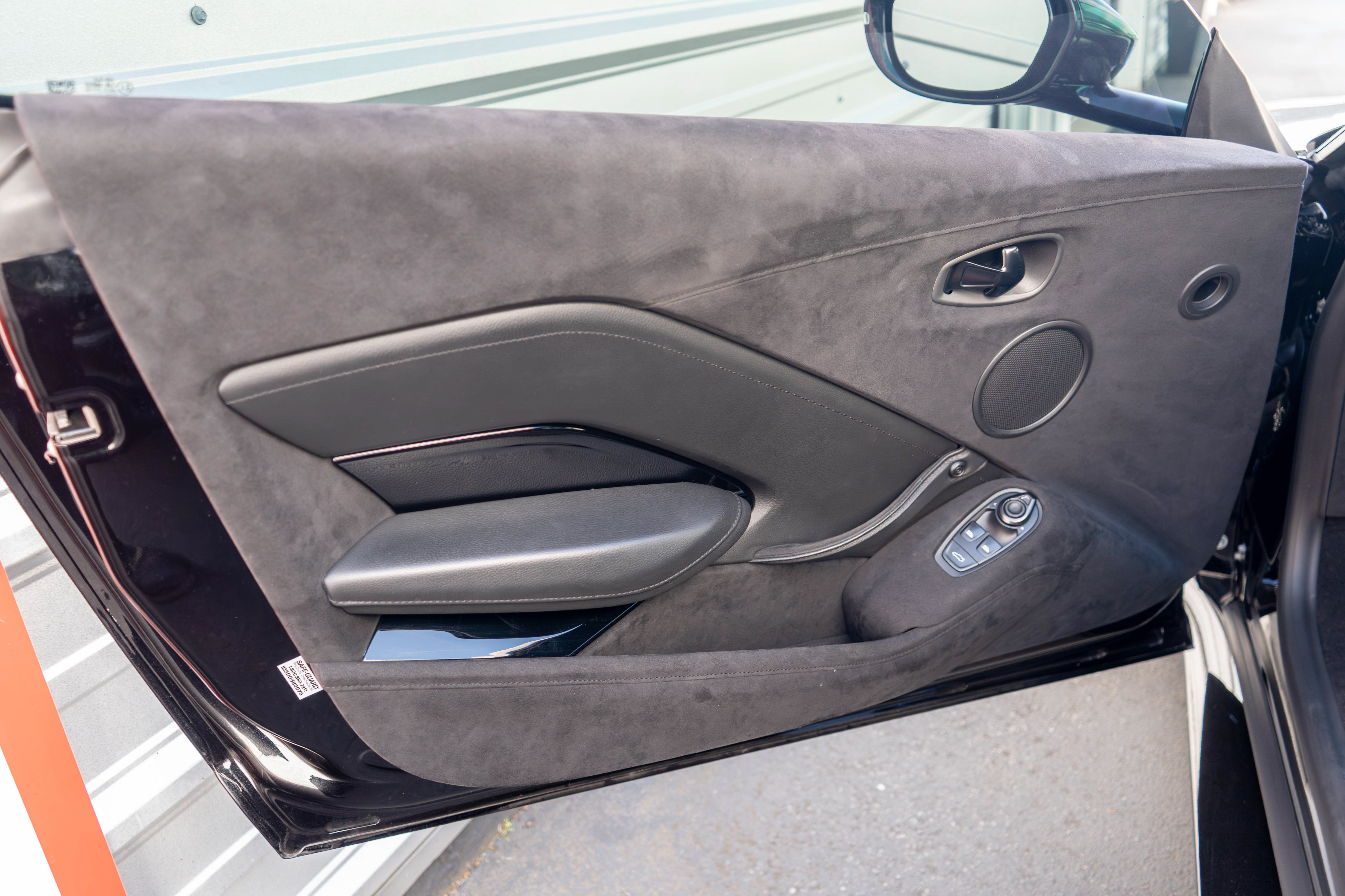 Used 2021 Aston Martin V8 Vantage Coupe RWD image 13