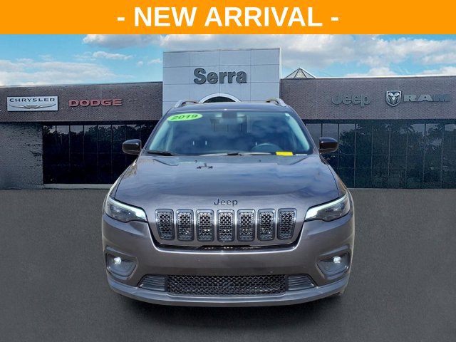 Used 2019 Jeep Cherokee Latitude Plus FWD image 2