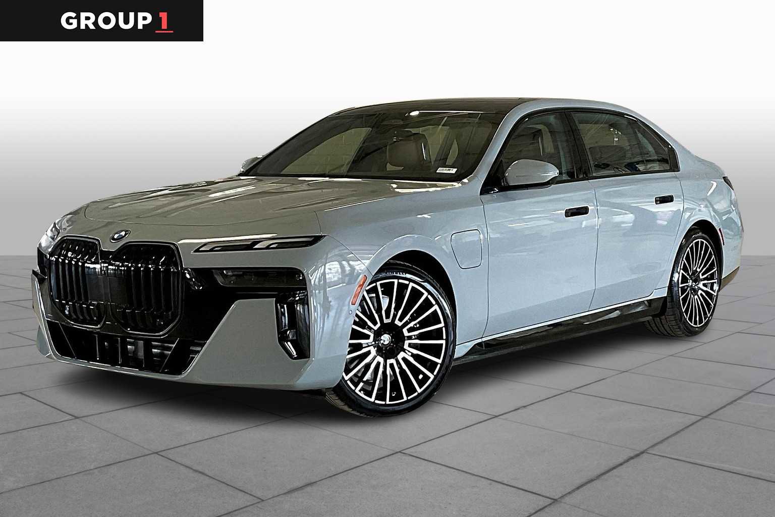 New 2025 BMW 750e xDrive w/ Premium Package