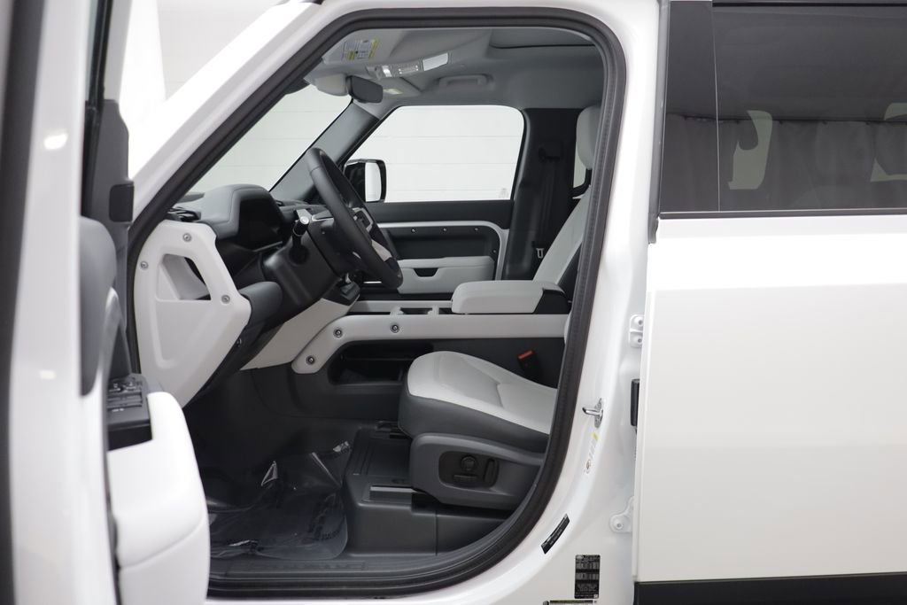 Certified 2025 Land Rover Defender 110 S AWD/4WD image 5