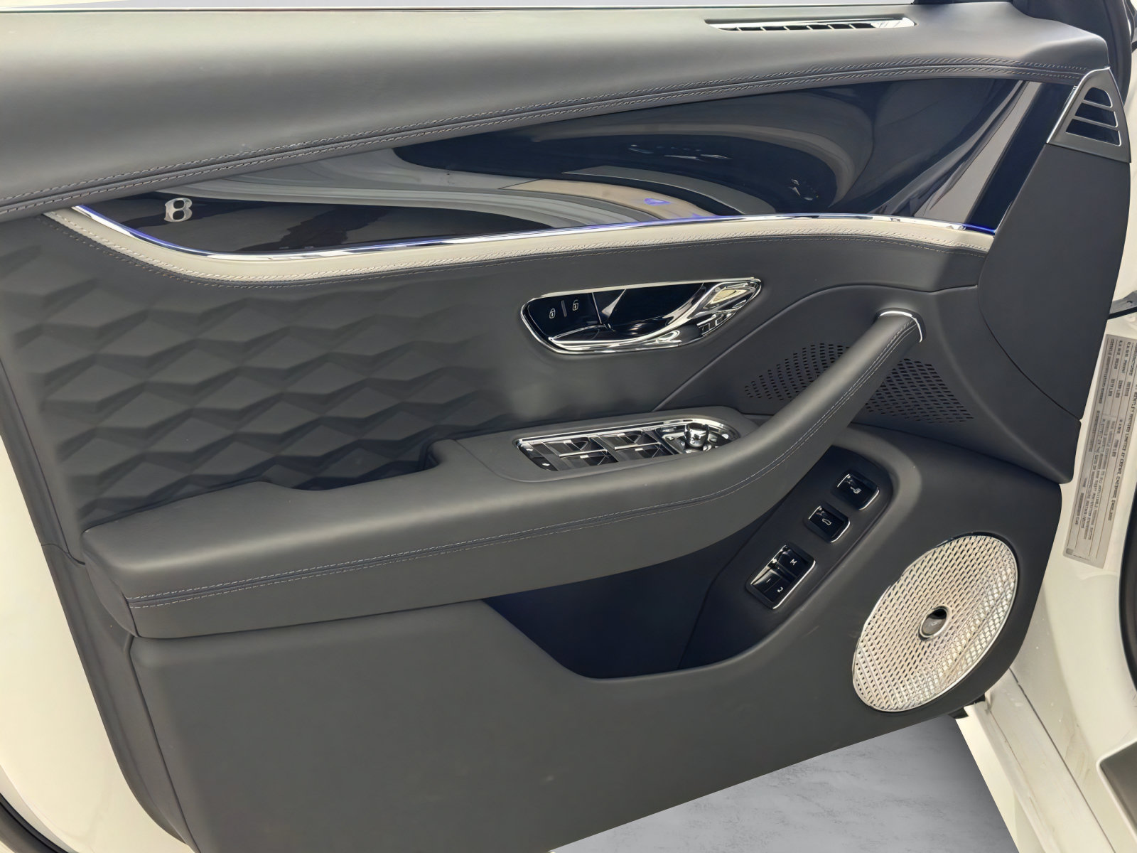 New 2026 Bentley Flying Spur Plug-In Hybrid AWD/4WD image 10