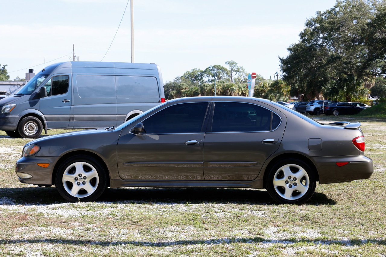 Used 2001 INFINITI I30 TOURING w/ (B03) Touring Sport Pkg image 3