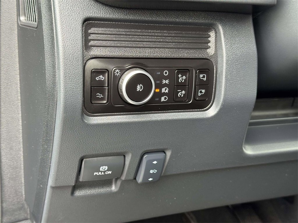 Used 2025 Ford F350 Platinum image 10