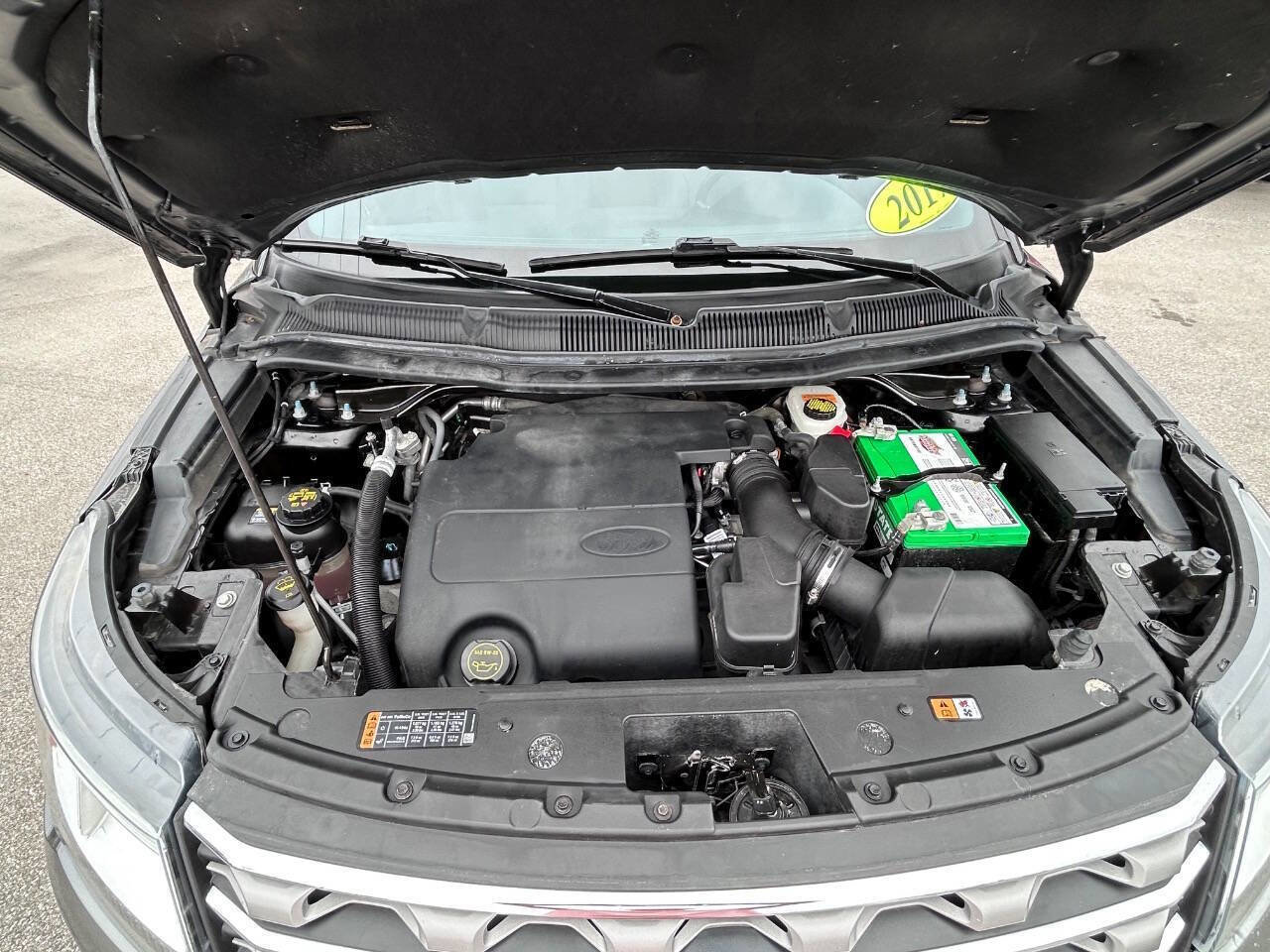 Used 2017 Ford Explorer XLT w/ Equipment Group 202A AWD/4WD image 10