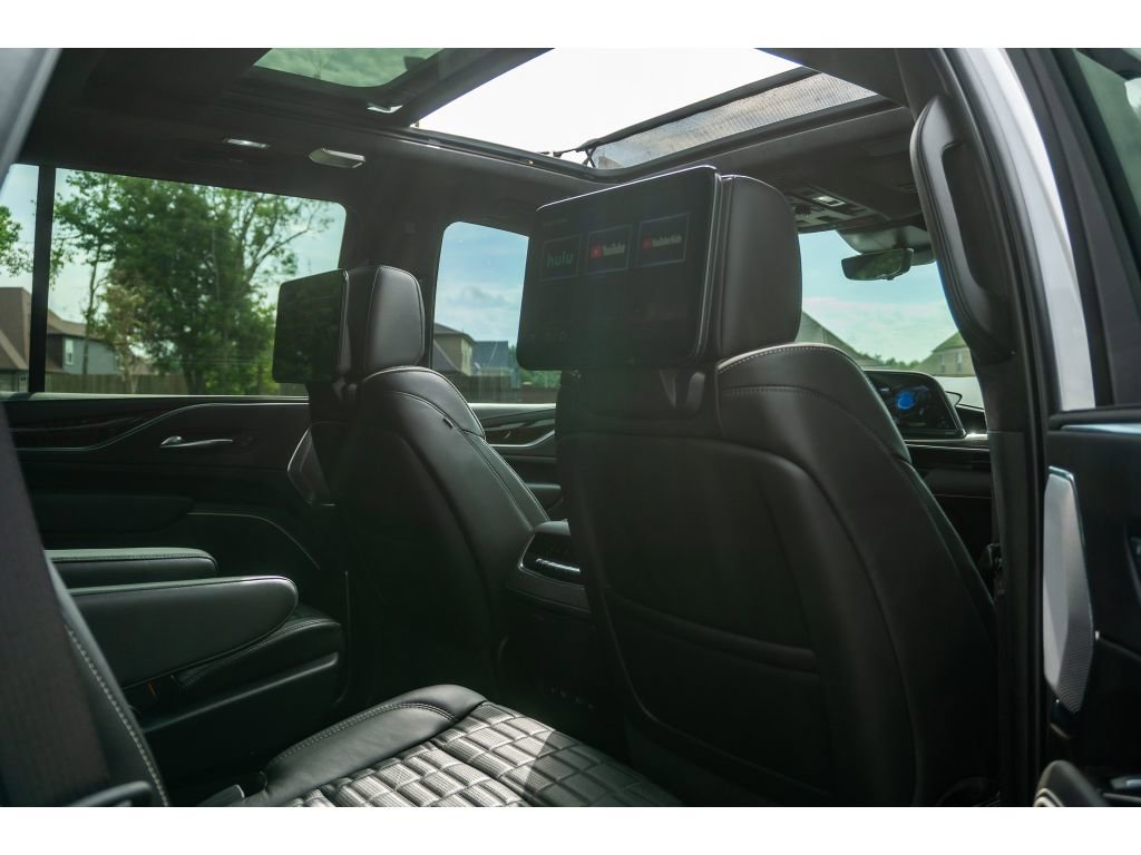Used 2022 Cadillac Escalade Sport Platinum w/ LPO, ONYX Package AWD/4WD image 18
