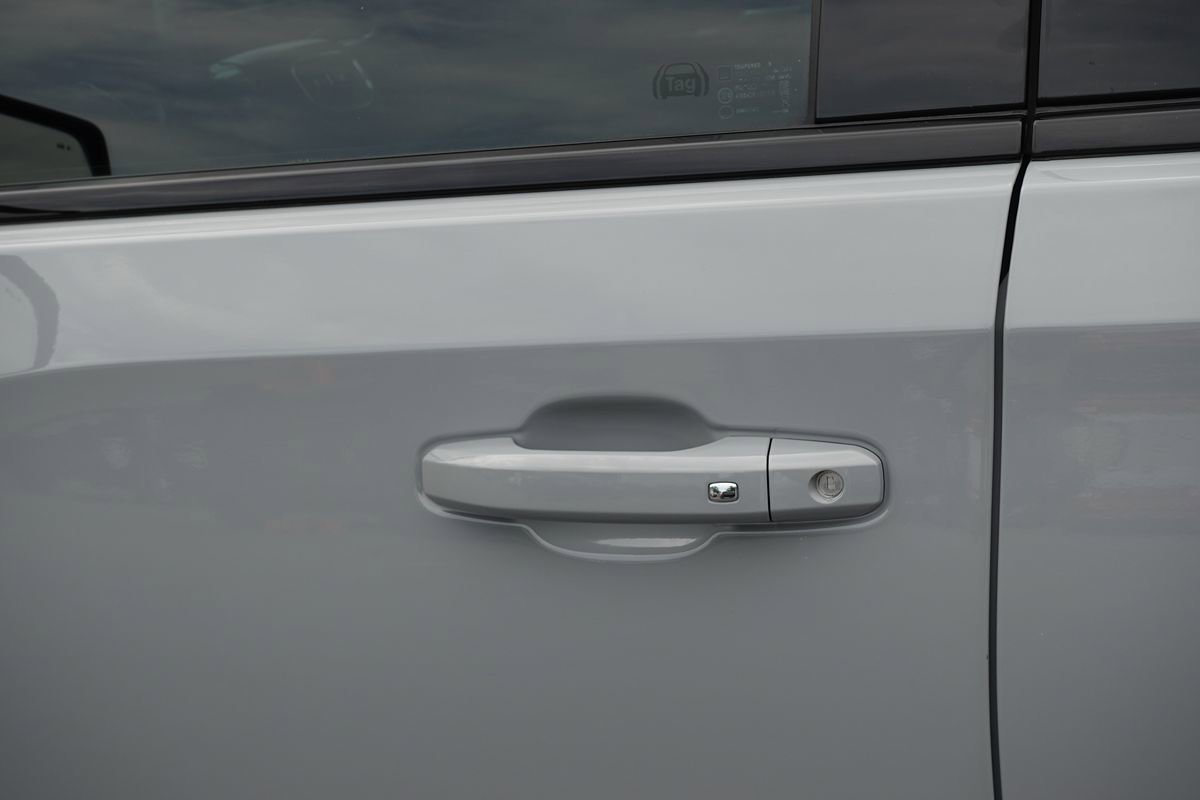 Used 2025 GMC Sierra 1500 AT4 w/ Technology Package AWD/4WD image 17