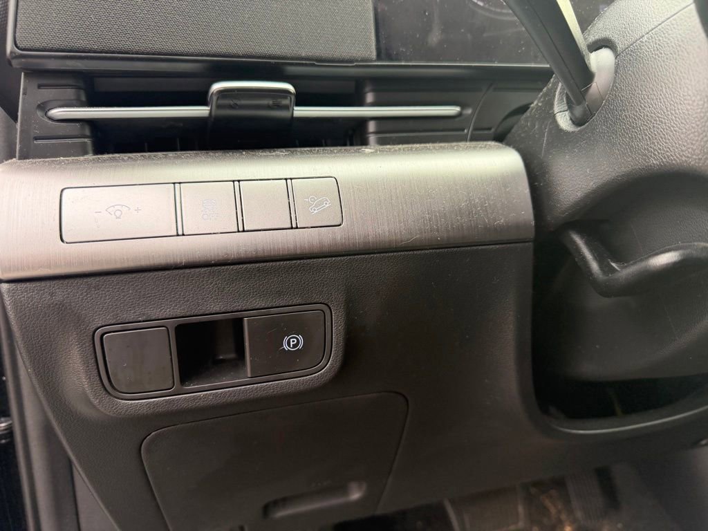 Used 2025 Hyundai Kona SEL AWD/4WD image 29