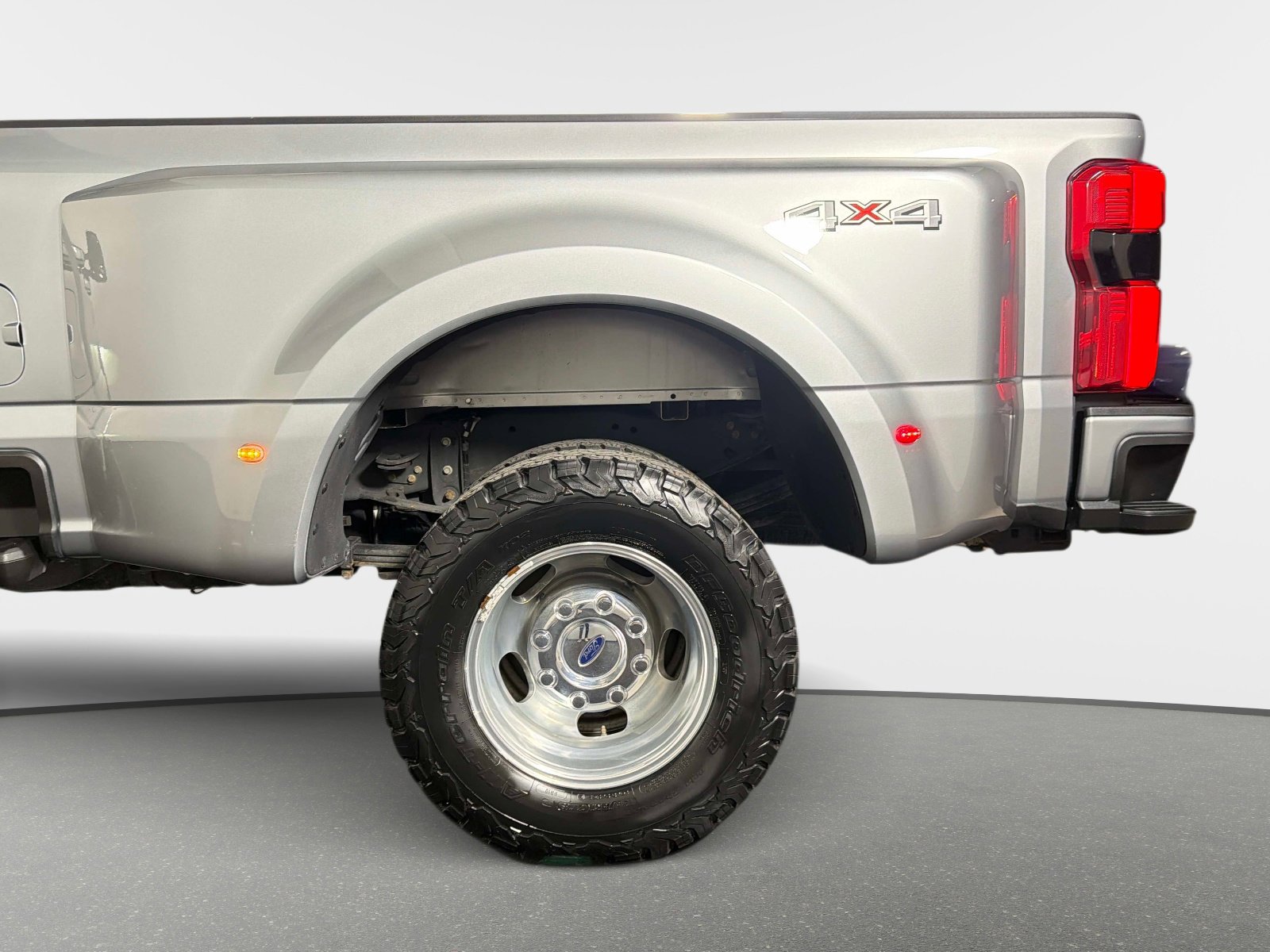 Used 2023 Ford F350 Platinum AWD/4WD image 17