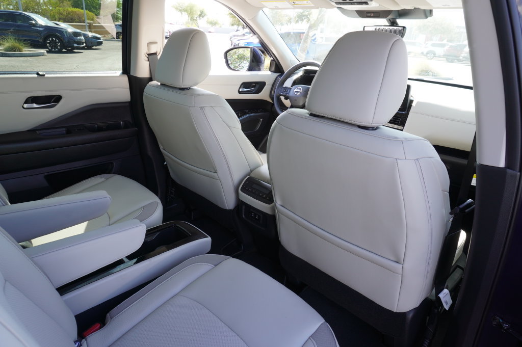 New 2026 Nissan Pathfinder SL w/ SL Premium Package AWD/4WD image 11
