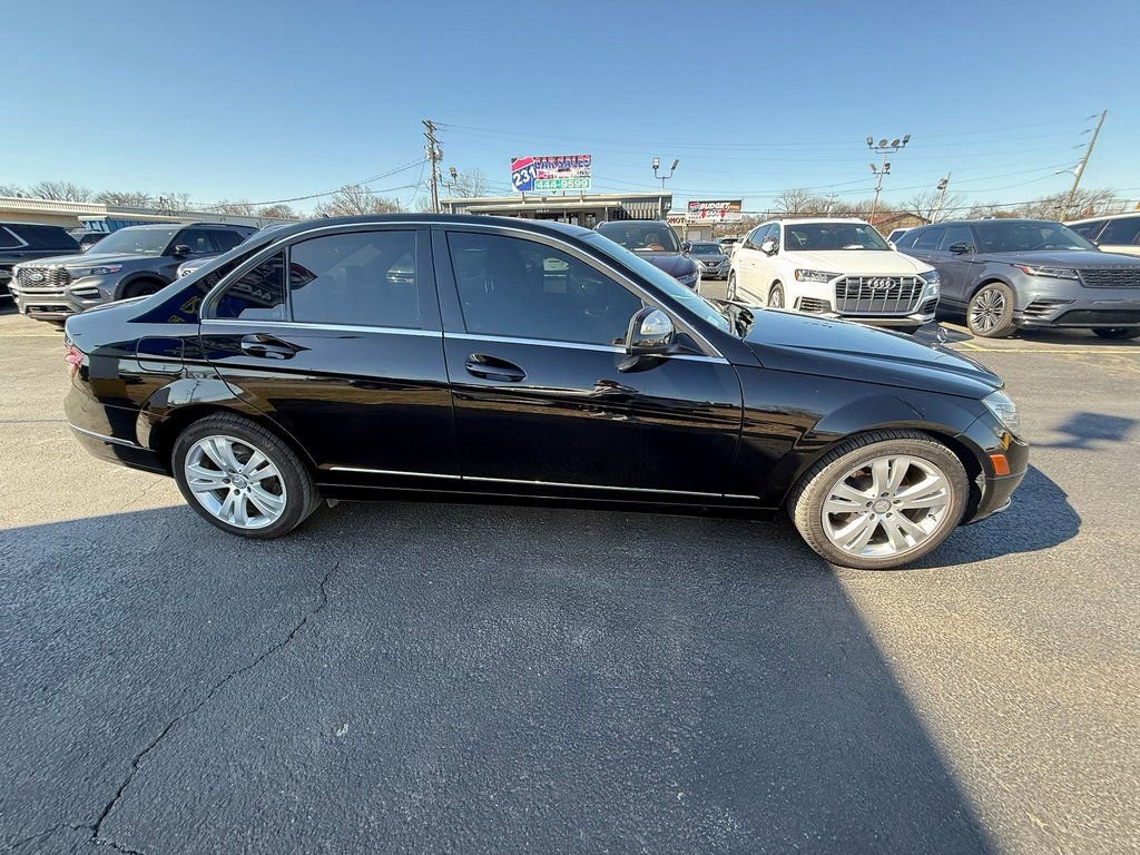 Used 2009 Mercedes-Benz C 300 Sedan image 2