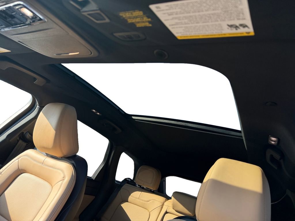 Used 2022 Lincoln Corsair Reserve w/ Sport Package image 18