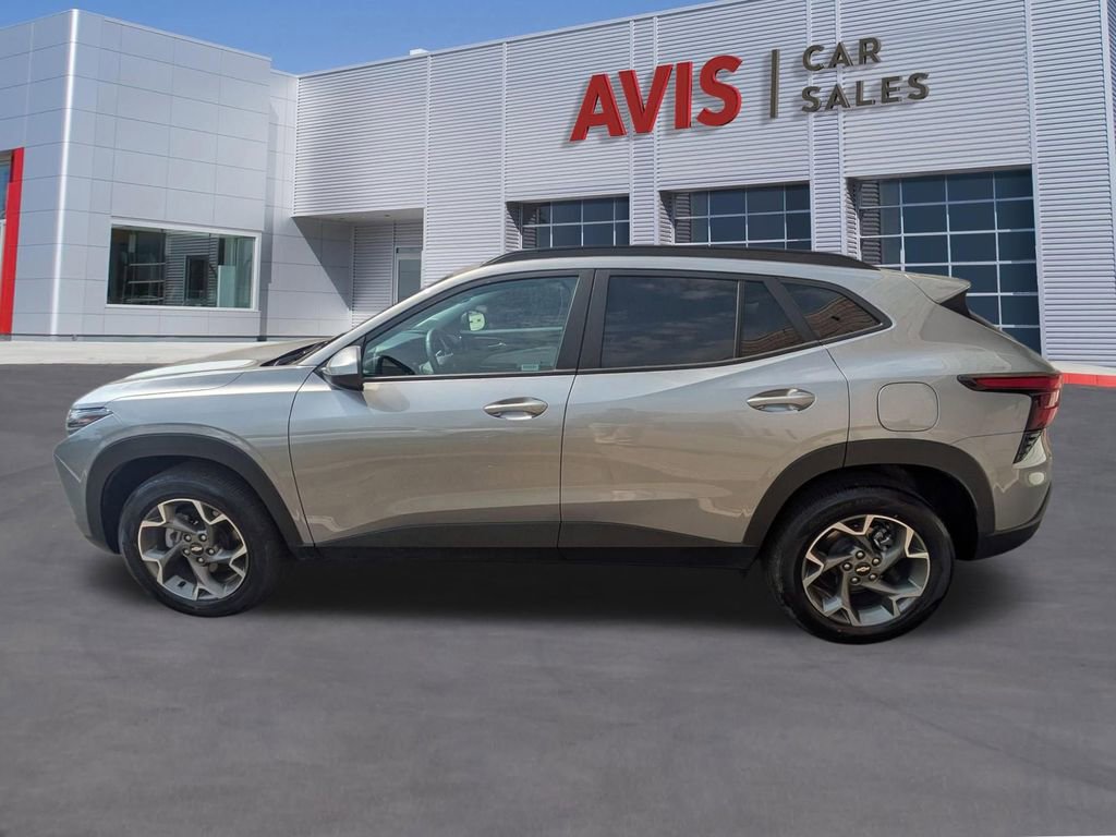 Used 2025 Chevrolet Trax LT w/ LT Convenience Package image 10