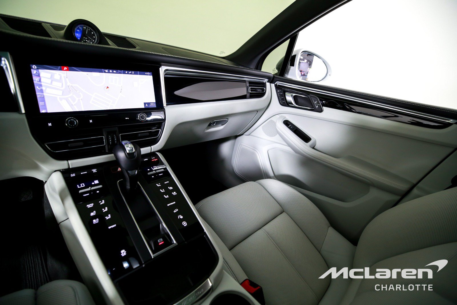 Used 2024 Porsche Macan w/ Premium Plus Package AWD/4WD image 15