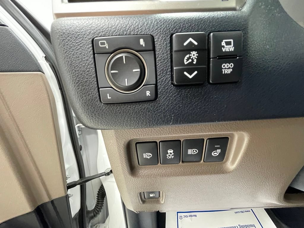 Used 2021 Lexus GX 460 Luxury w/ Sport Design Package AWD/4WD image 16