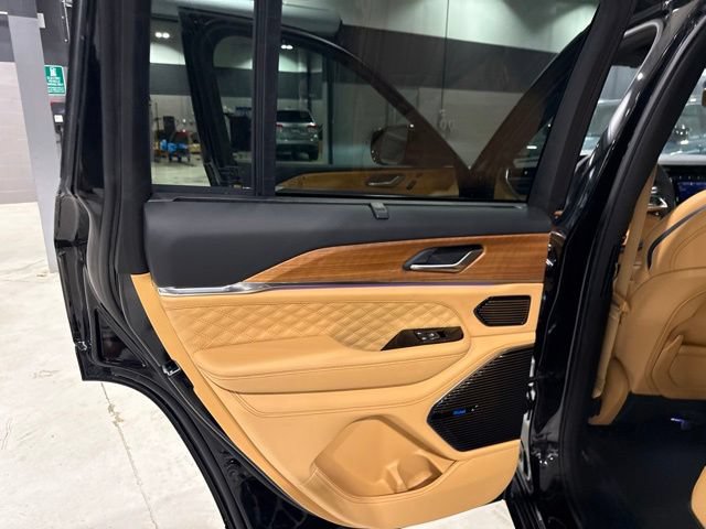 Used 2023 Jeep Grand Cherokee Summit AWD/4WD image 38