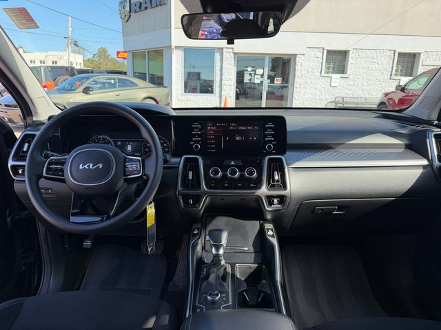 Used 2023 Kia Sorento LX AWD/4WD image 17
