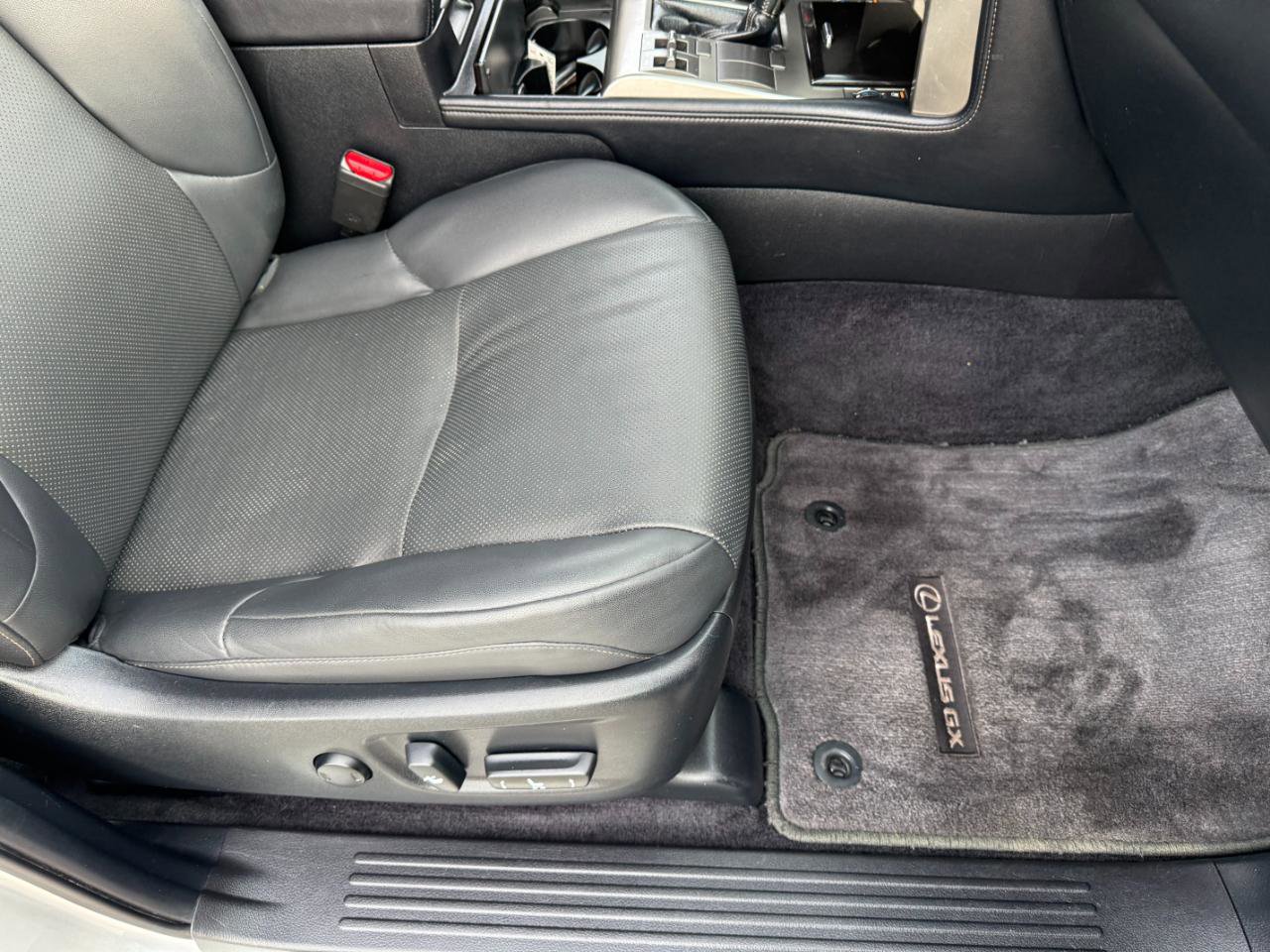 Used 2015 Lexus GX 460 w/ Comfort Package image 18