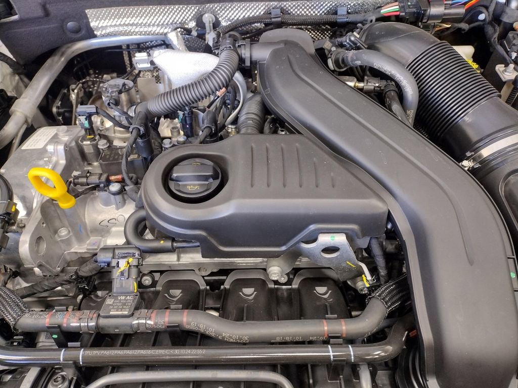 New 2025 Volkswagen Taos SE image 6