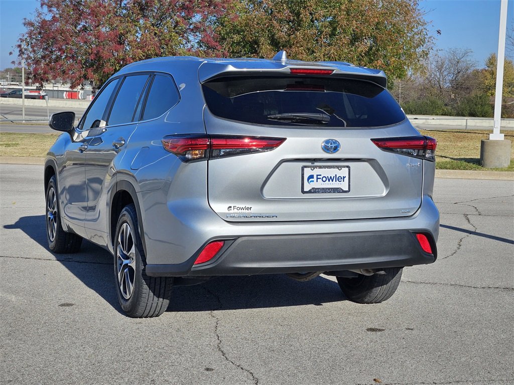 Certified 2023 Toyota Highlander XLE image 4