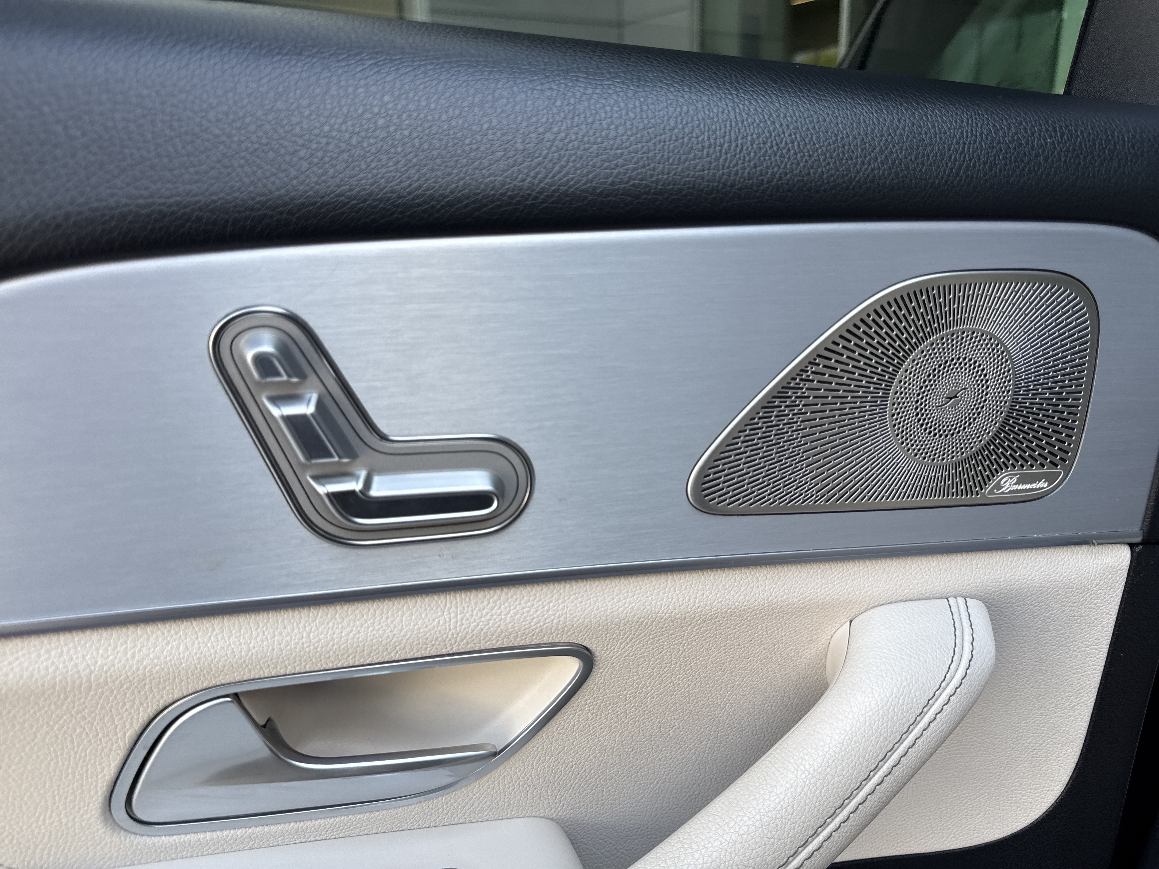 Used 2025 Mercedes-Benz GLS 450 4MATIC image 29
