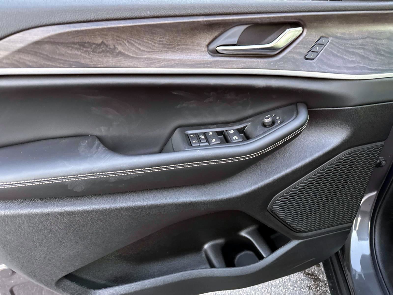 New 2025 Jeep Grand Cherokee Limited image 8