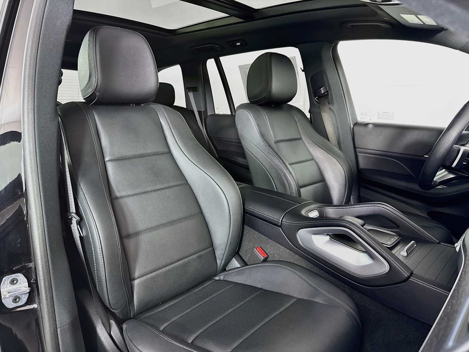 Used 2024 Mercedes-Benz GLS 450 4MATIC image 27