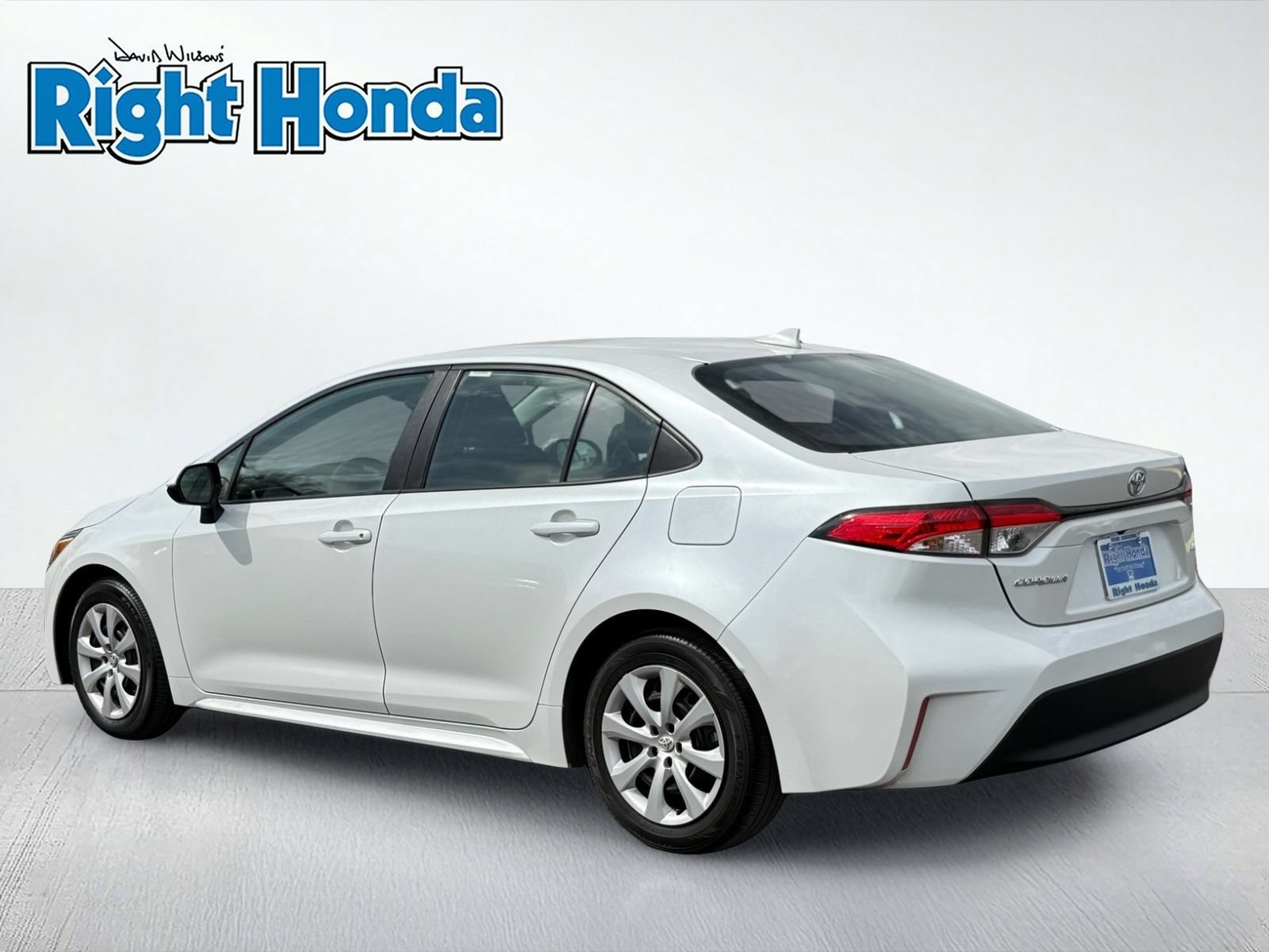 Used 2025 Toyota Corolla LE FWD image 4