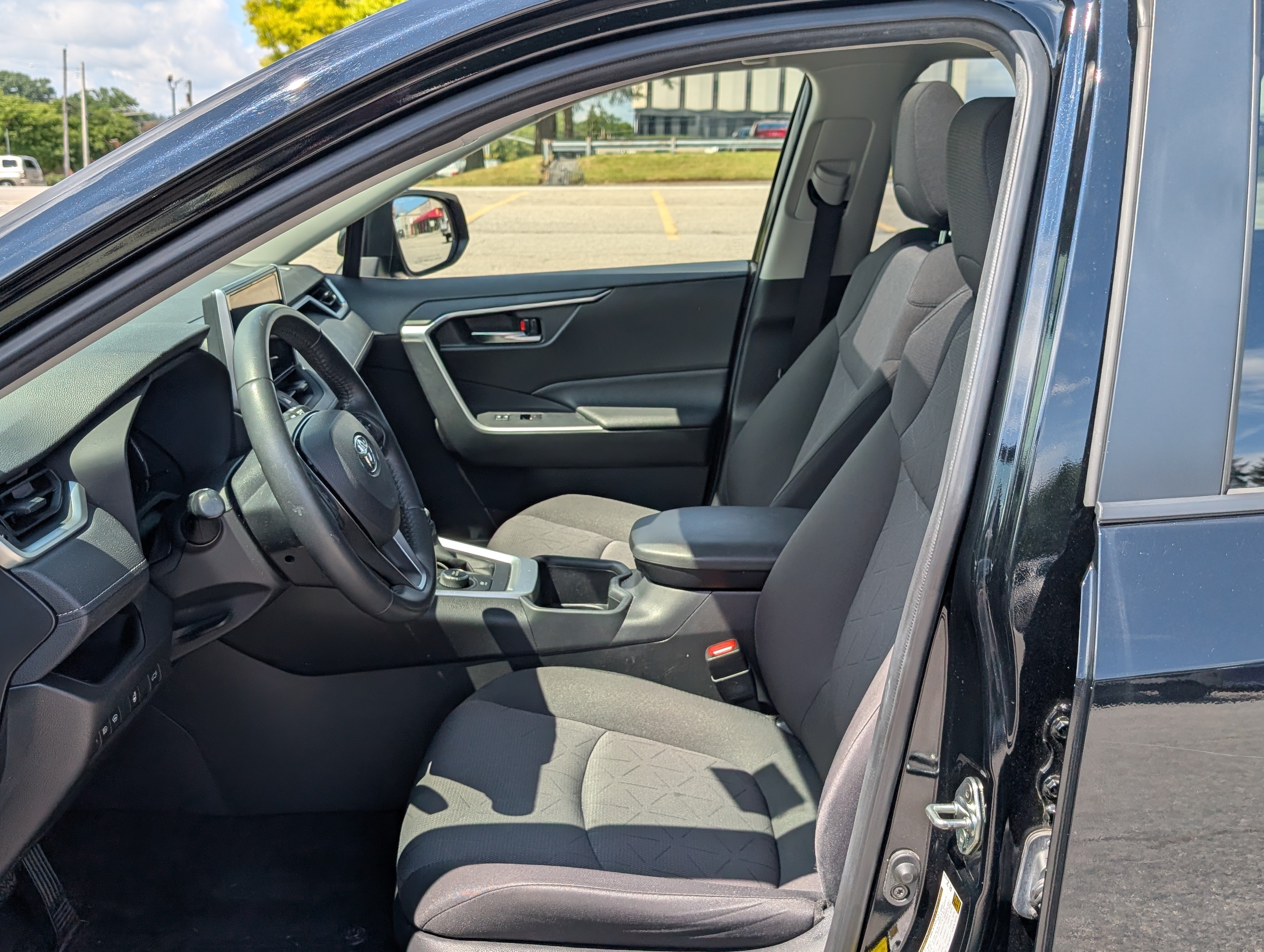 Used 2023 Toyota RAV4 XLE w/ Convenience Package AWD/4WD image 16