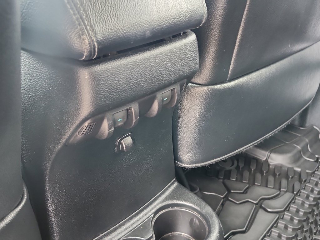 Used 2017 Jeep Wrangler Unlimited Sahara image 14