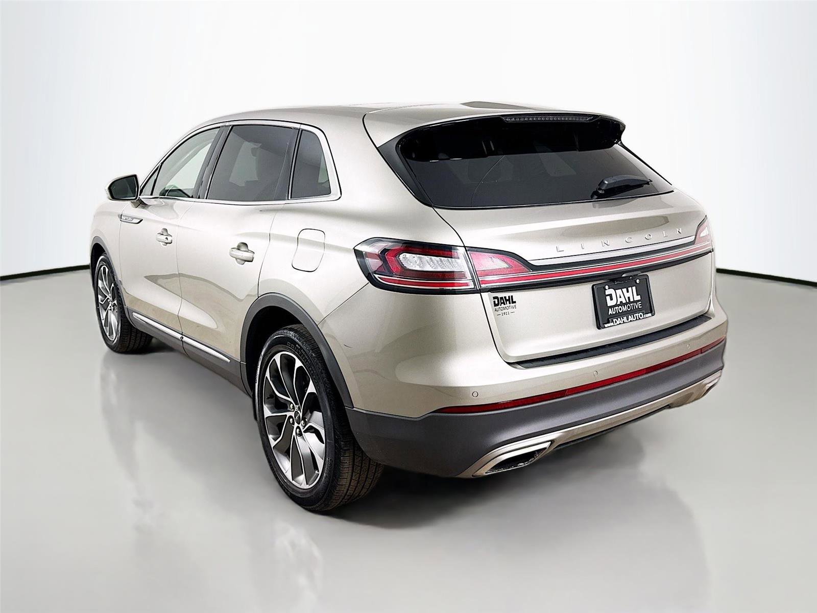 Used 2023 Lincoln Nautilus Reserve image 5