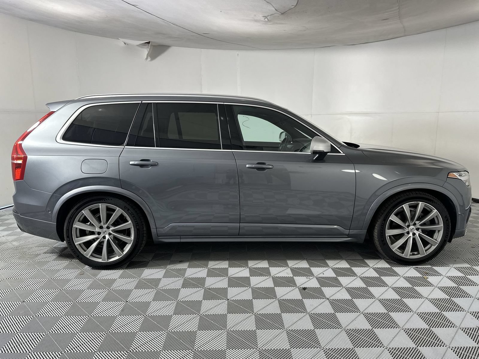 Used 2019 Volvo XC90 T6 R-Design w/ Advanced Package AWD/4WD image 9