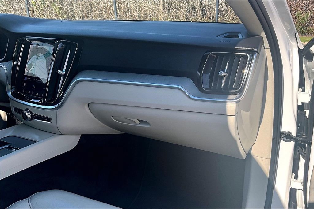 Used 2024 Volvo S60 B5 Plus image 21