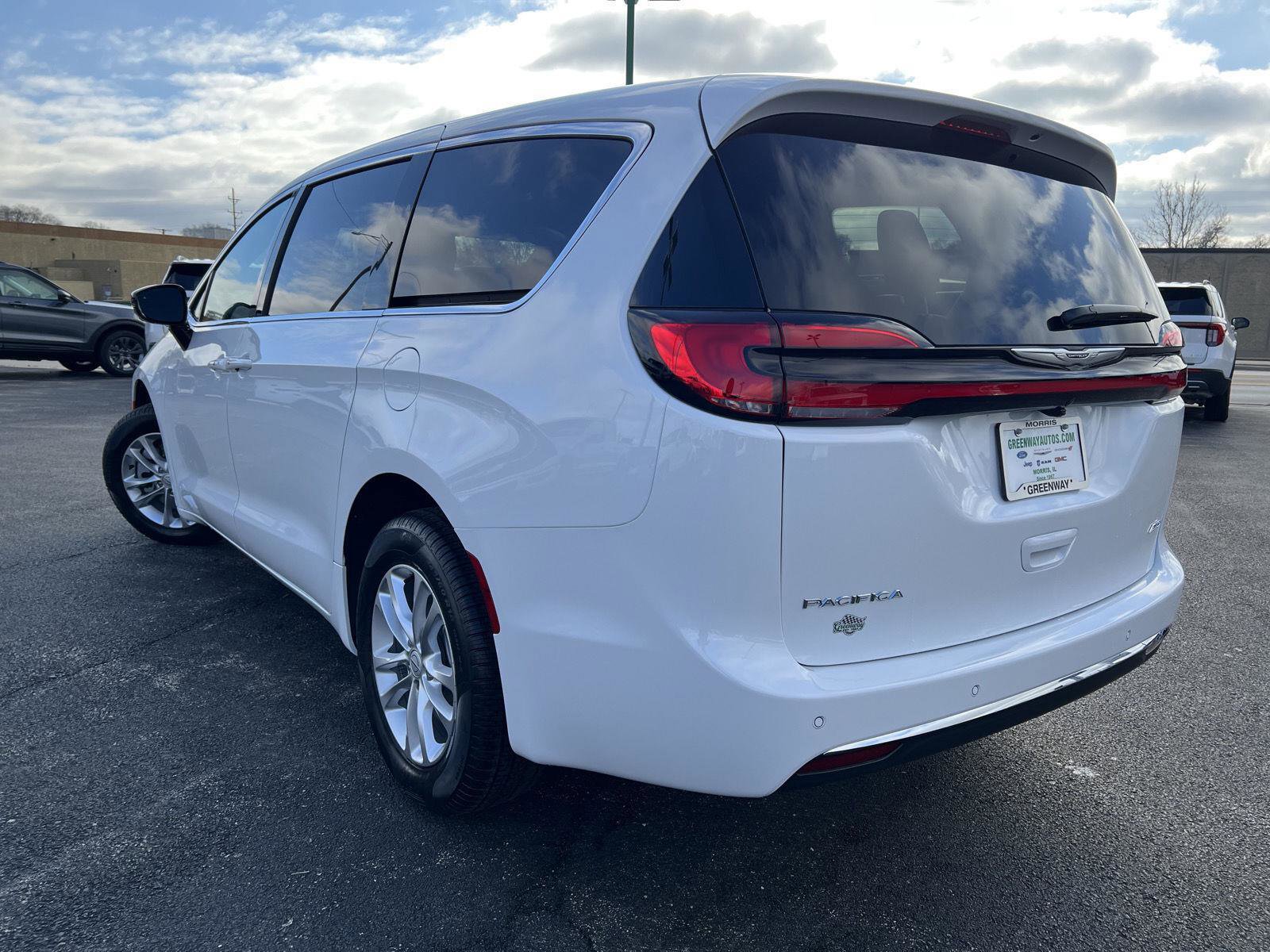 New 2026 Chrysler Pacifica Select image 8
