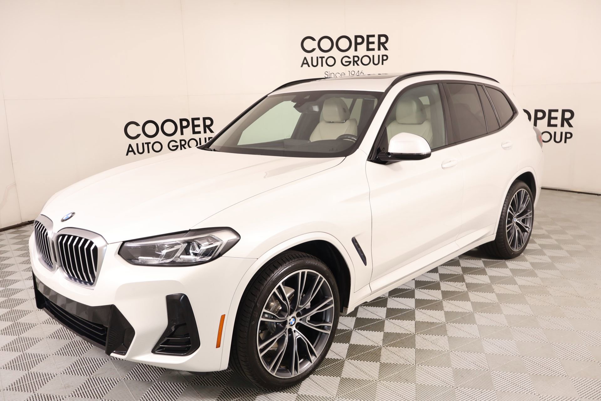 Used 2022 BMW X3 xDrive30i w/ M Sport Package AWD/4WD image 11