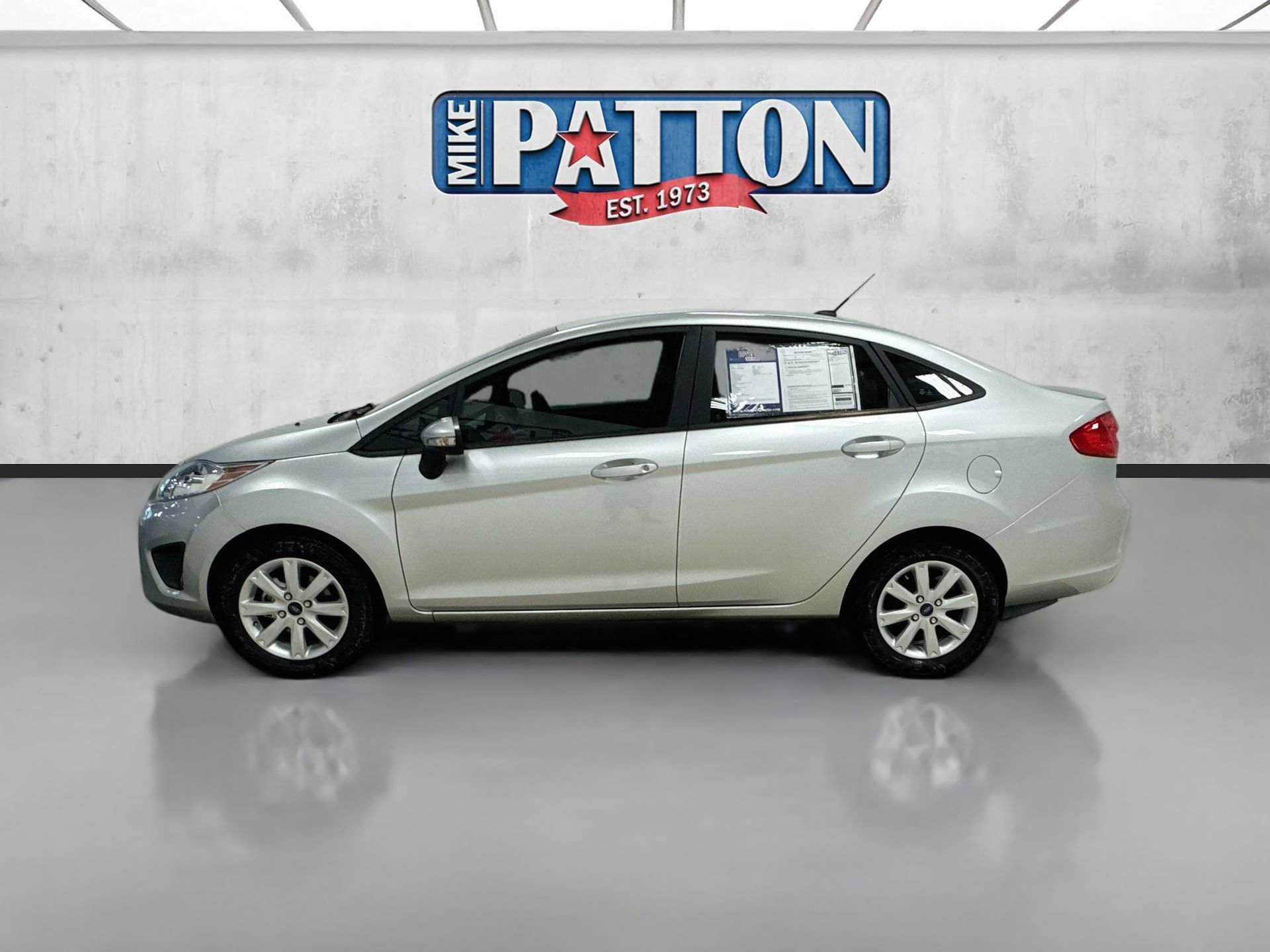 Used 2013 Ford Fiesta SE FWD image 4