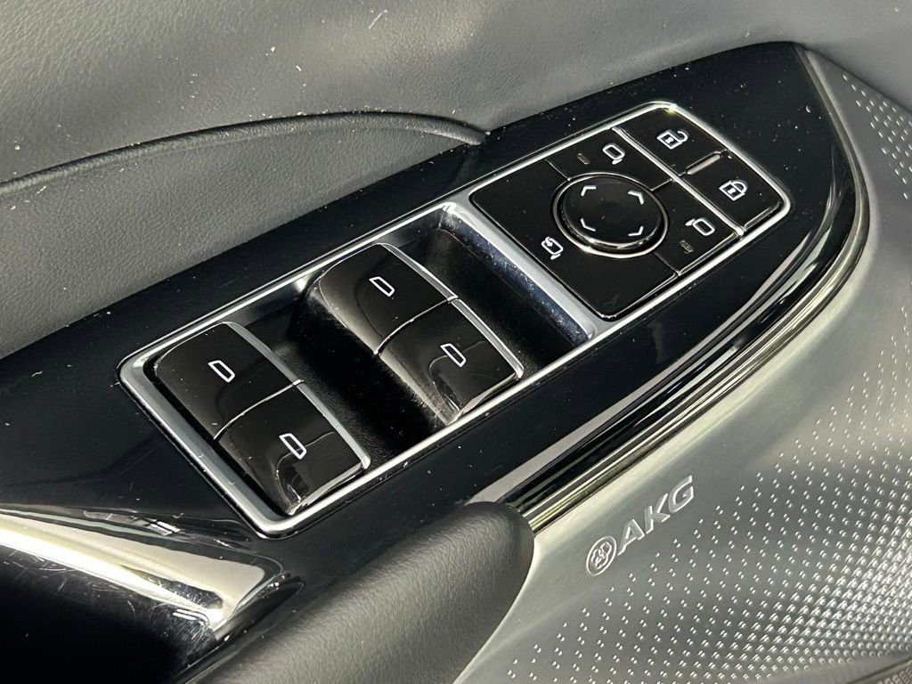 Used 2023 Cadillac Lyriq AWD image 36