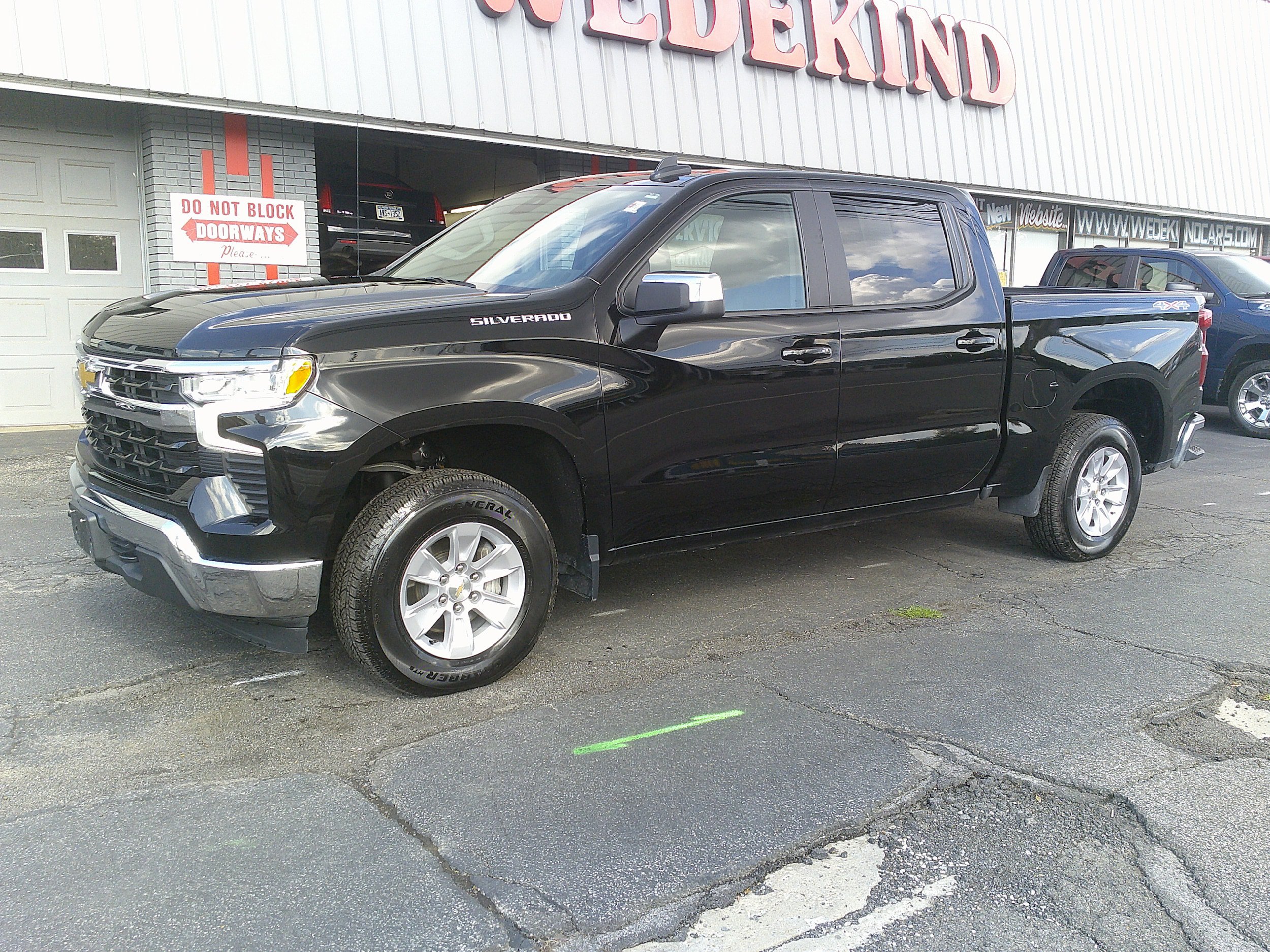 Used 2026 Chevrolet Silverado 1500 LT AWD/4WD image 12