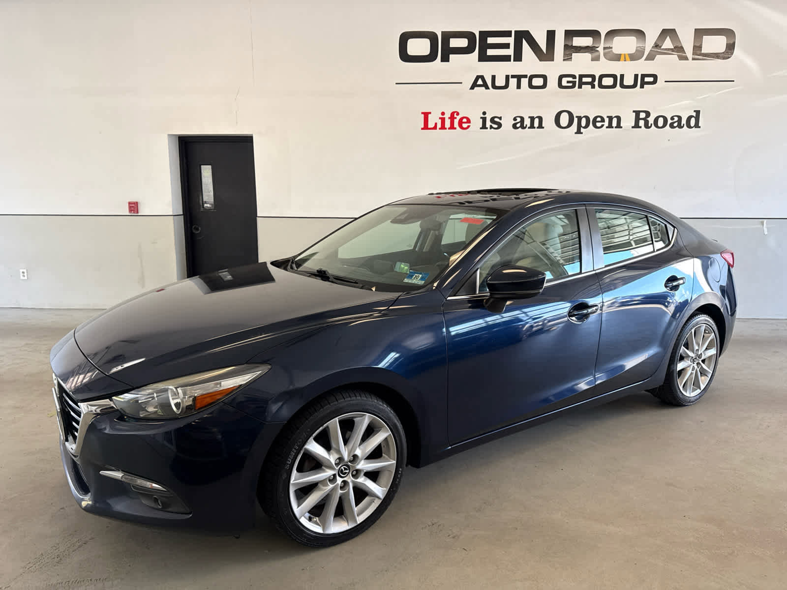 Used 2017 MAZDA MAZDA3 Grand Touring FWD image 2