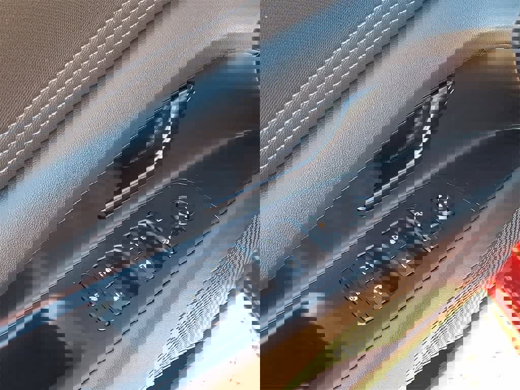 Used 2025 Hyundai Elantra Sport image 26