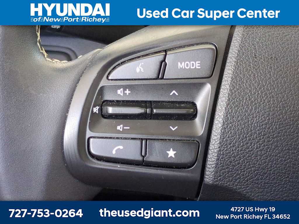Used 2024 Hyundai Venue Limited FWD image 25