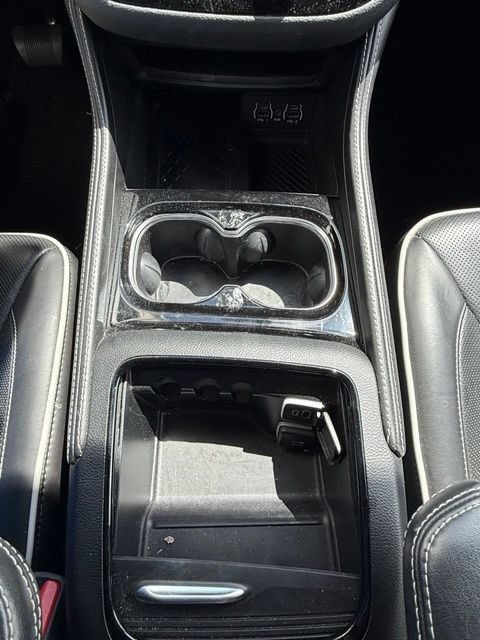Used 2025 Chrysler Pacifica Limited FWD image 35