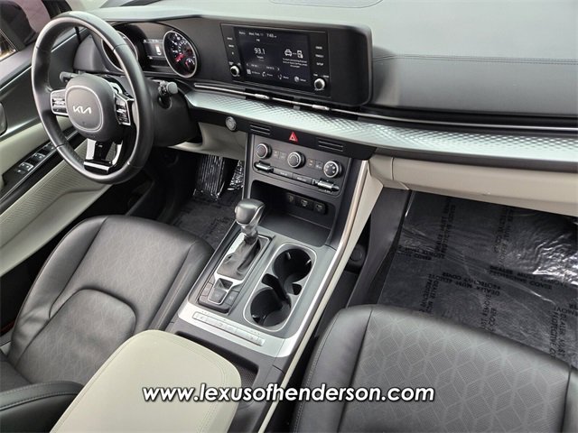 Used 2024 Kia Carnival LX image 17