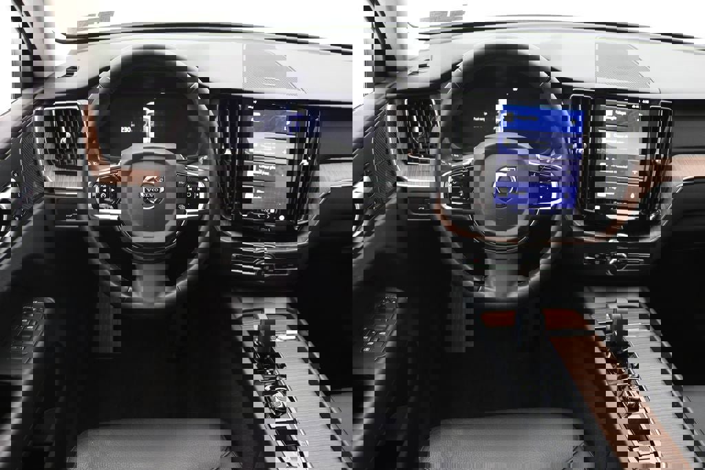 Used 2024 Volvo XC60 B5 Plus w/ Protection Package Premier image 12