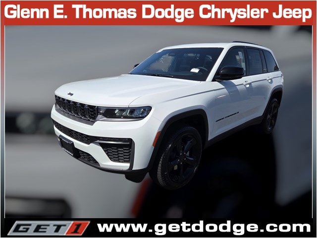 New 2027 Jeep Grand Cherokee Limited RWD image 3