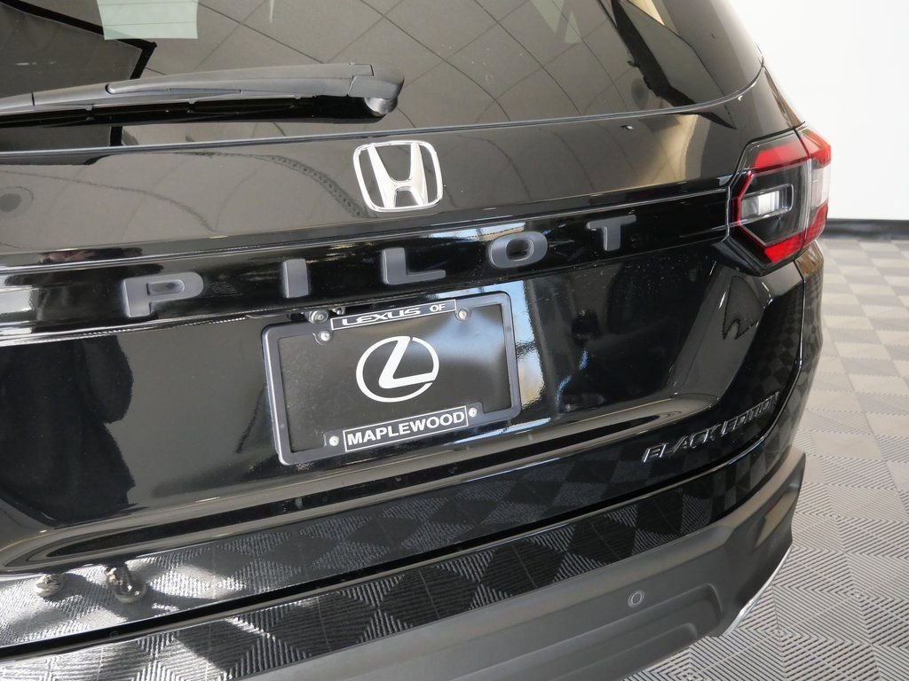 Used 2025 Honda Pilot Black Edition image 7