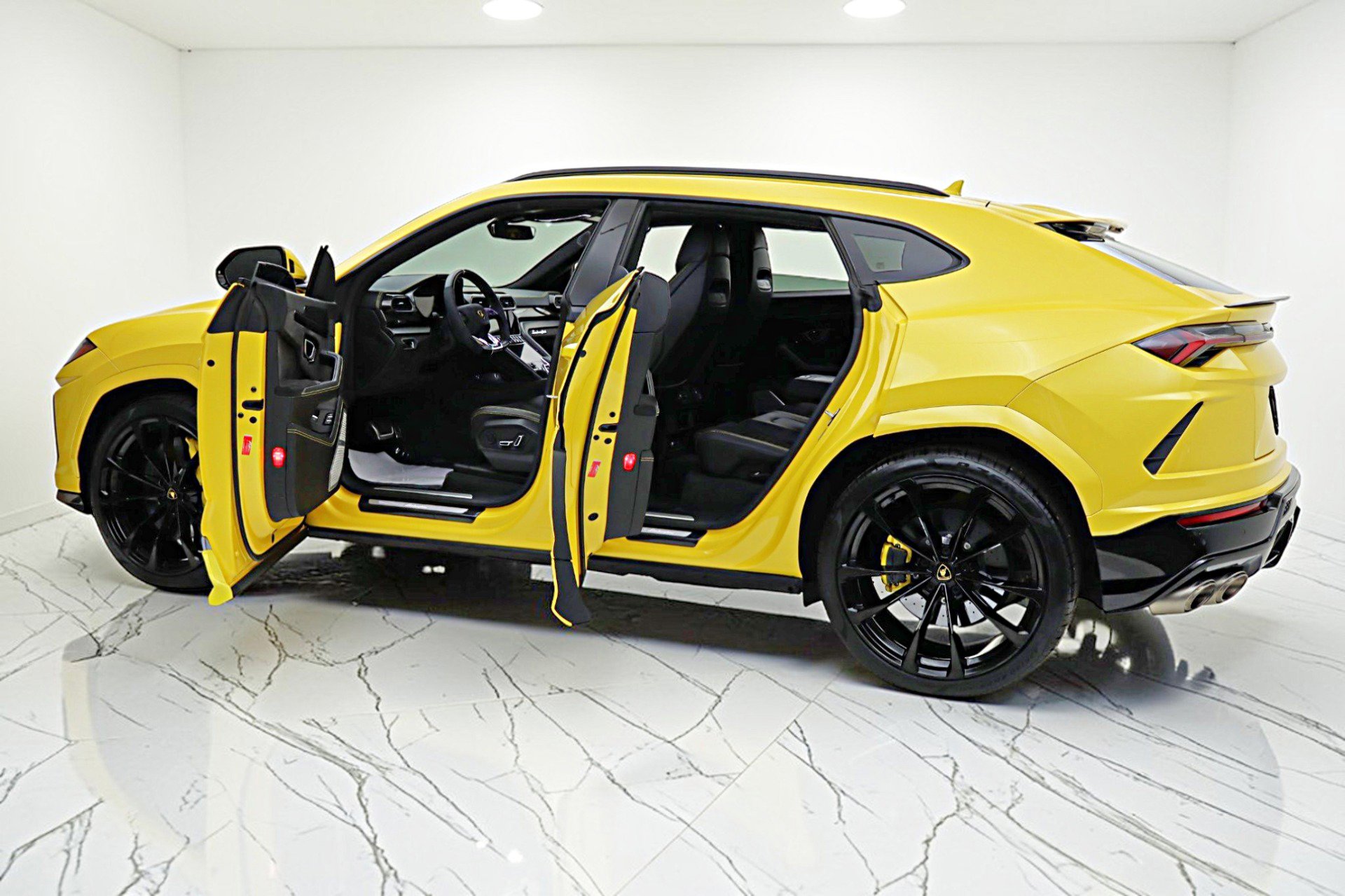 Used 2022 Lamborghini Urus image 5