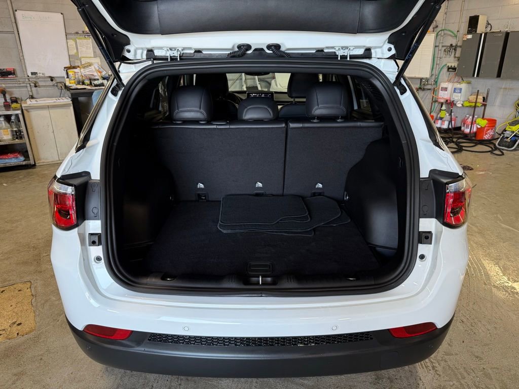Used 2025 Jeep Compass Limited AWD/4WD image 28
