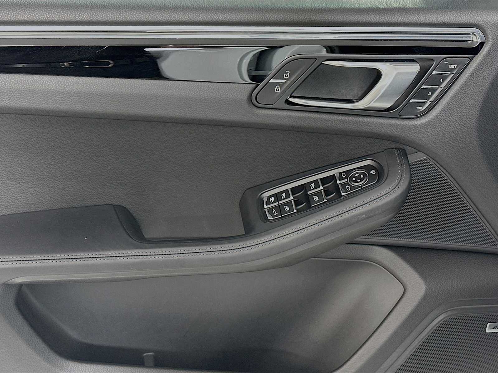 Certified 2026 Porsche Macan AWD/4WD image 11