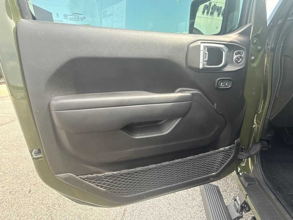 Used 2023 Jeep Gladiator Sport AWD/4WD image 10