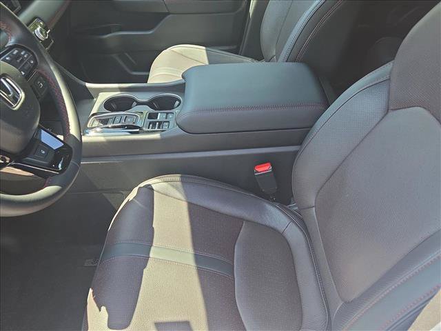 Used 2025 Honda Pilot Black Edition image 16